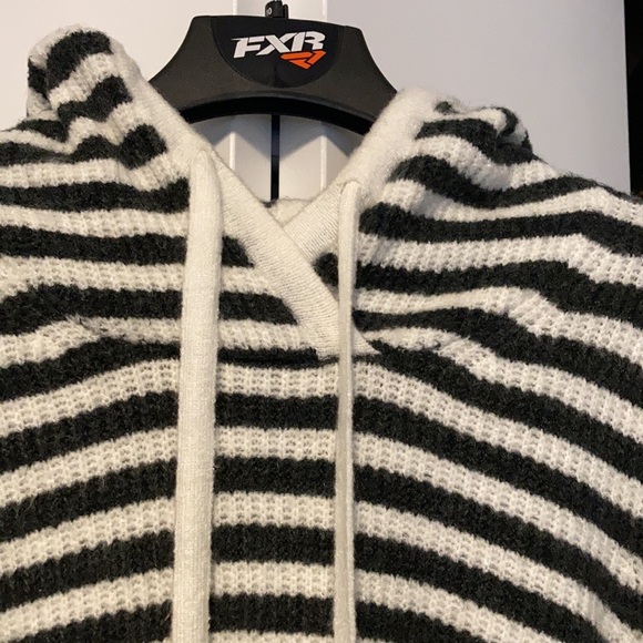 Gap Stripe Sweater - Picture 6 of 6